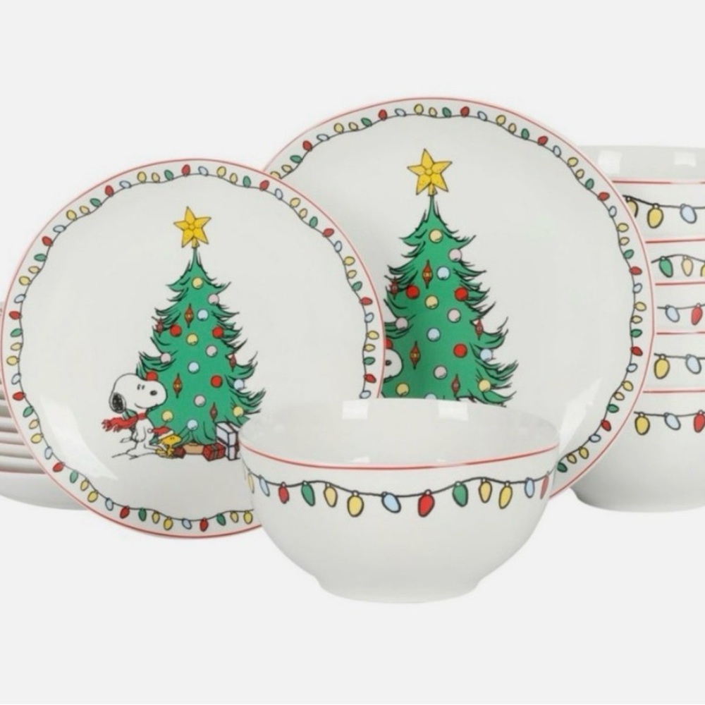Festive Christmas Tree Dinnerware Set with Snoopy